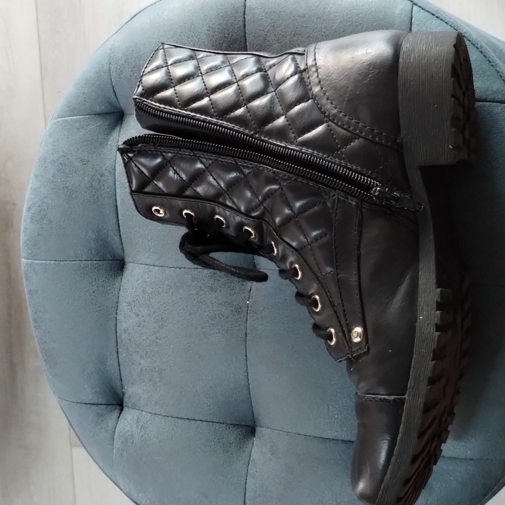 Shoes - Picture 4 of 6